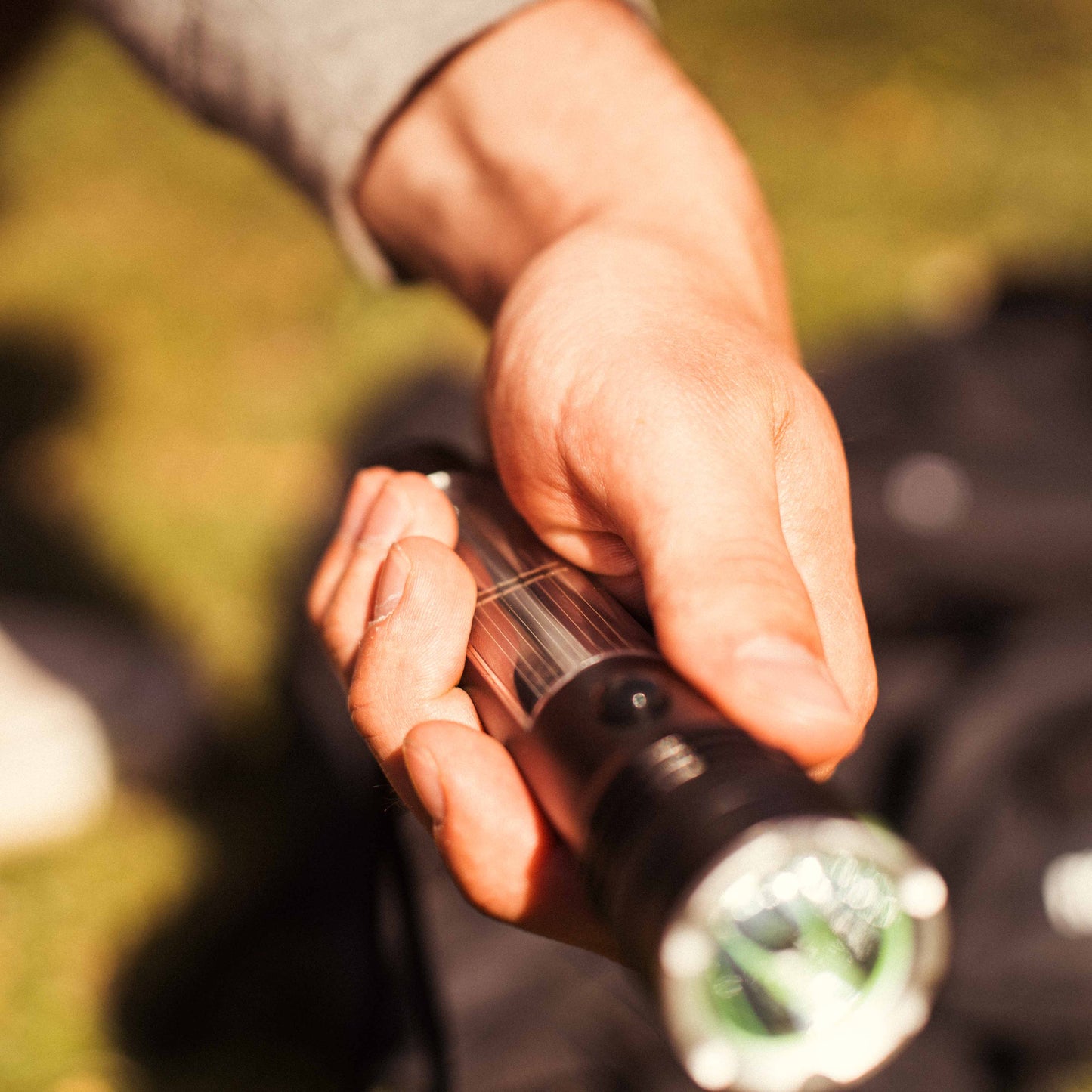 Premium solar lamp 600 lumens - Lights up by charging the sun - Solar powered