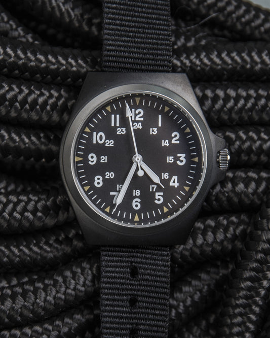 Orologio militare stile americano in acciaio nero con cinturino in nylon, movimento al quarzo
