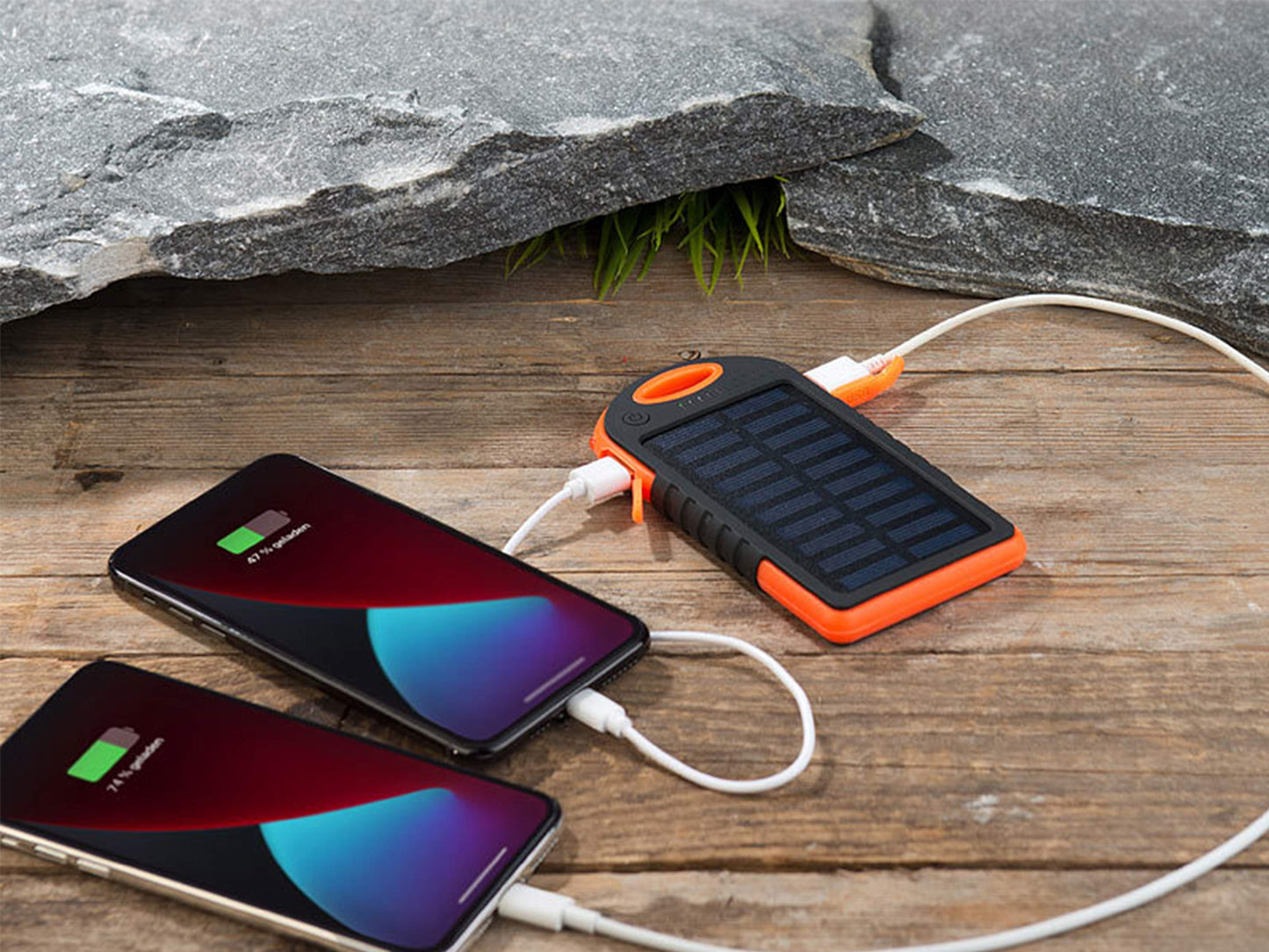 Power bank with premium solar panel - test winner