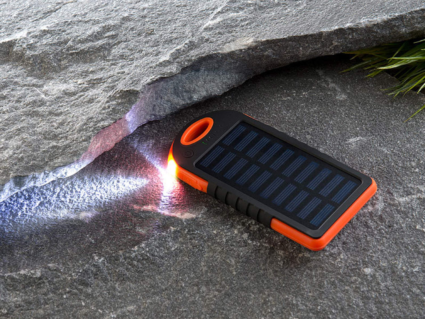 Solar Powerbank Premium (B-Ware) - charge your devices everywhere - test winner